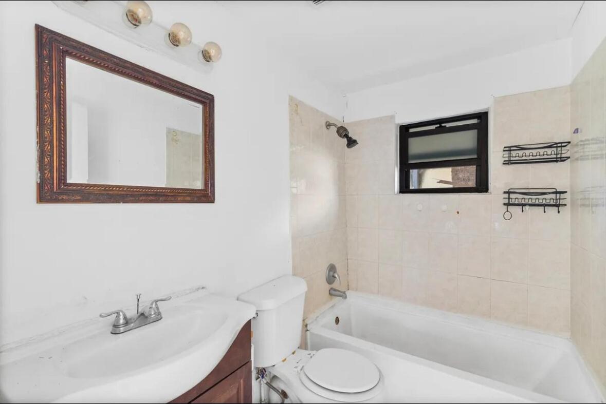 Villa 3 Bedrooms 1 Bathroom Entire Side House *