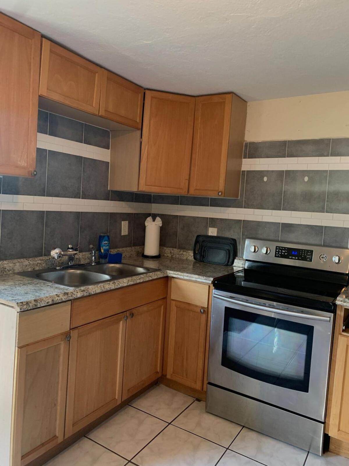Villa 3 Bedrooms 1 Bathroom Entire Side House