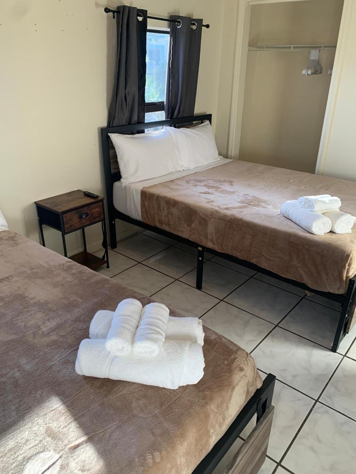 3 Bedrooms 1 Bathroom Entire Side House Villa