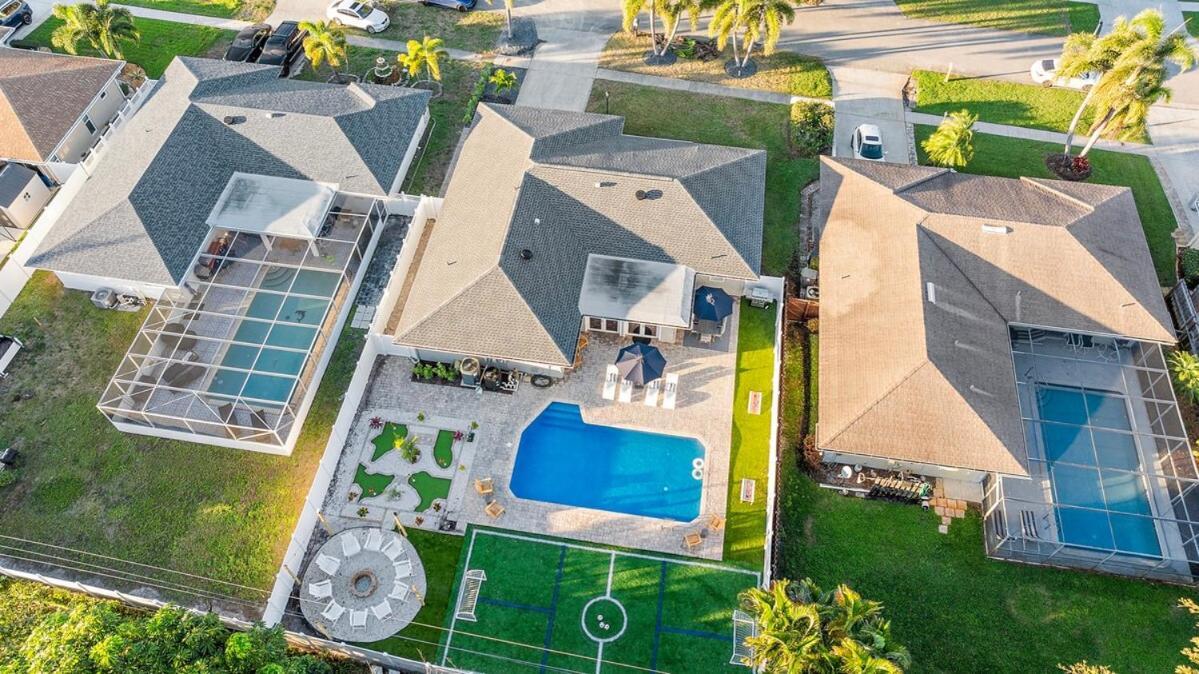 Villa! Heated Pool With Golf Firepit And Turf Sports Holiday home *