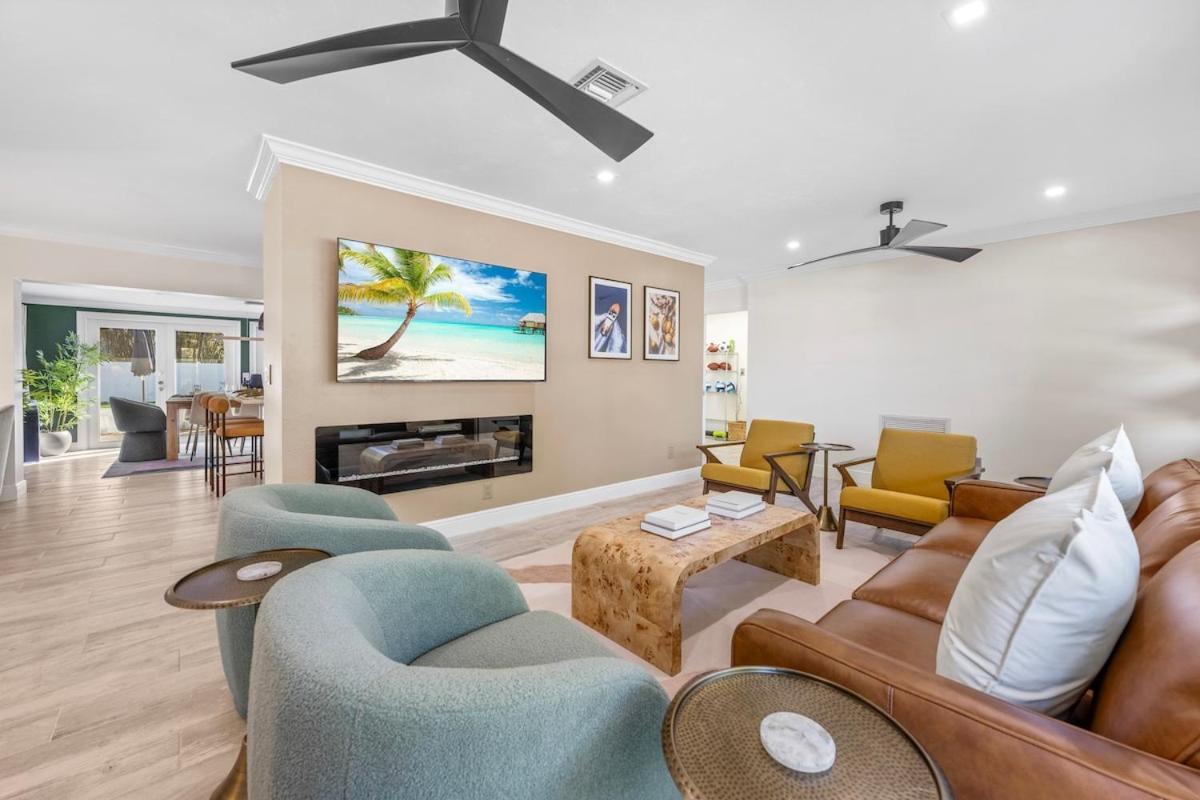 Villa! Heated Pool With Golf Firepit And Turf Sports Holiday home West Palm Beach
