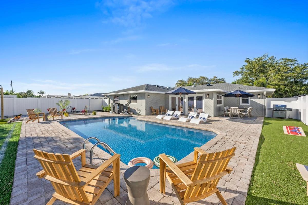Villa! Heated Pool With Golf Firepit And Turf Sports Holiday home West Palm Beach