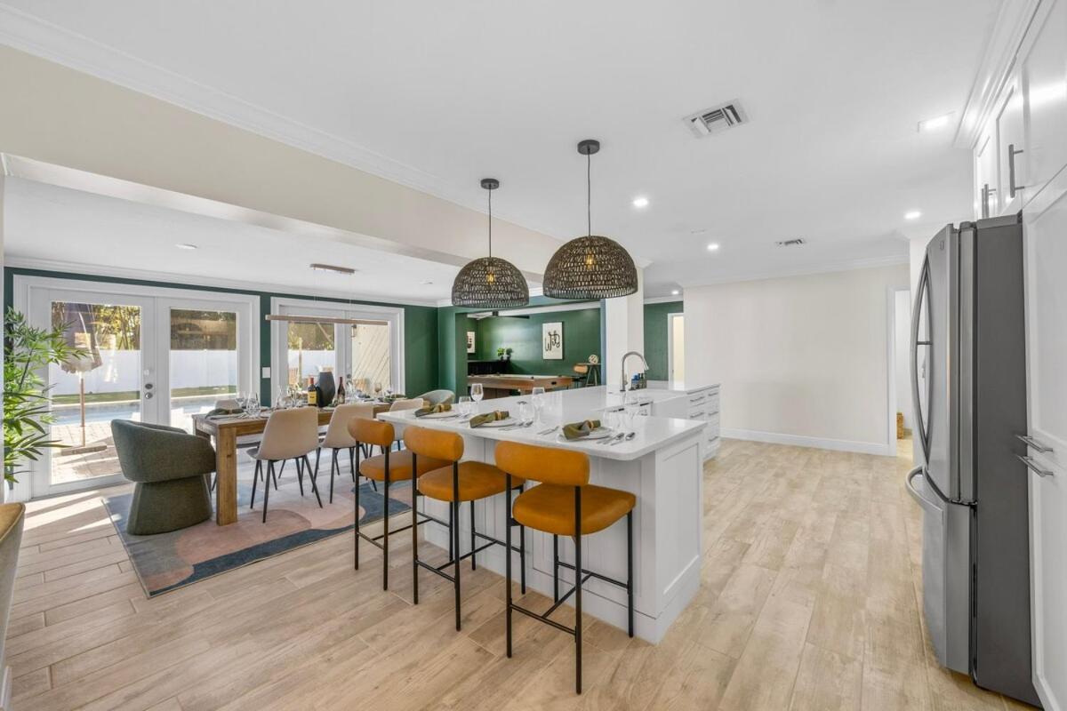 Villa! Heated Pool With Golf Firepit And Turf Sports