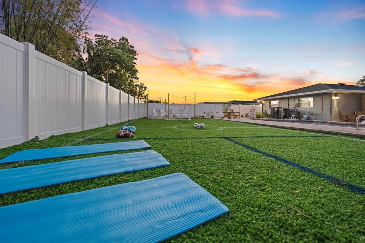 Villa! Heated Pool With Golf Firepit And Turf Sports Holiday home West Palm Beach
