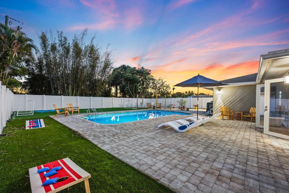 Villa! Heated Pool With Golf Firepit And Turf Sports *