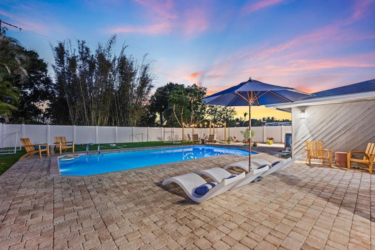 Villa! Heated Pool With Golf Firepit And Turf Sports