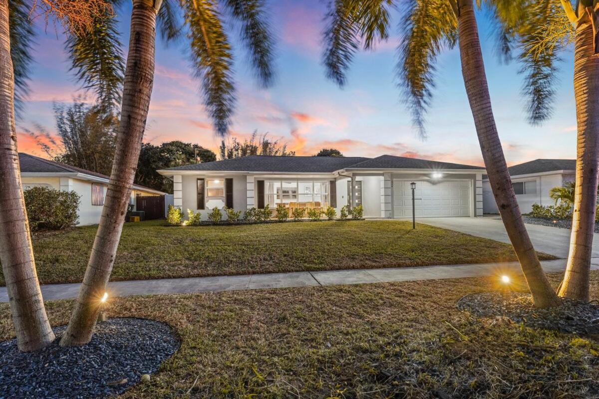 Villa! Heated Pool With Golf Firepit And Turf Sports * West Palm Beach