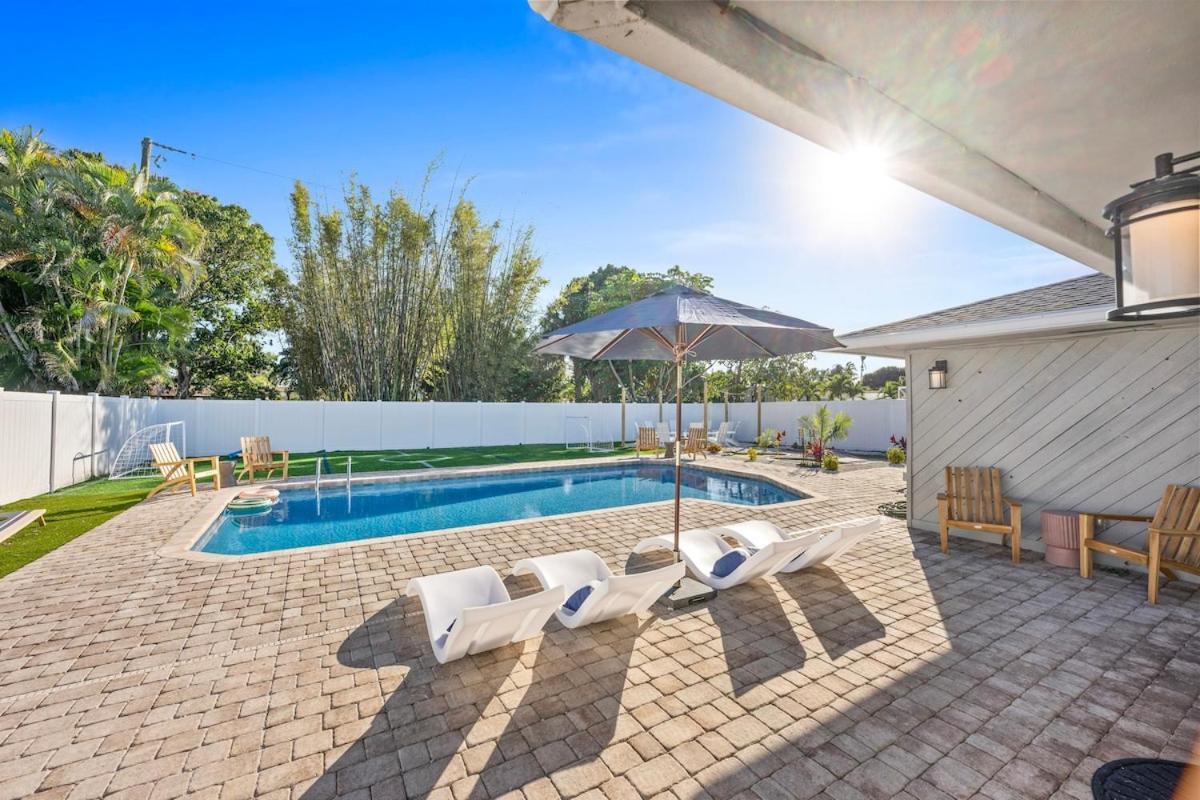 Villa! Heated Pool With Golf Firepit And Turf Sports