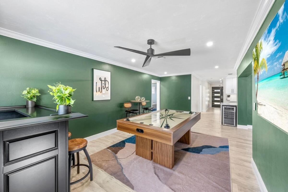 Villa! Heated Pool With Golf Firepit And Turf Sports West Palm Beach