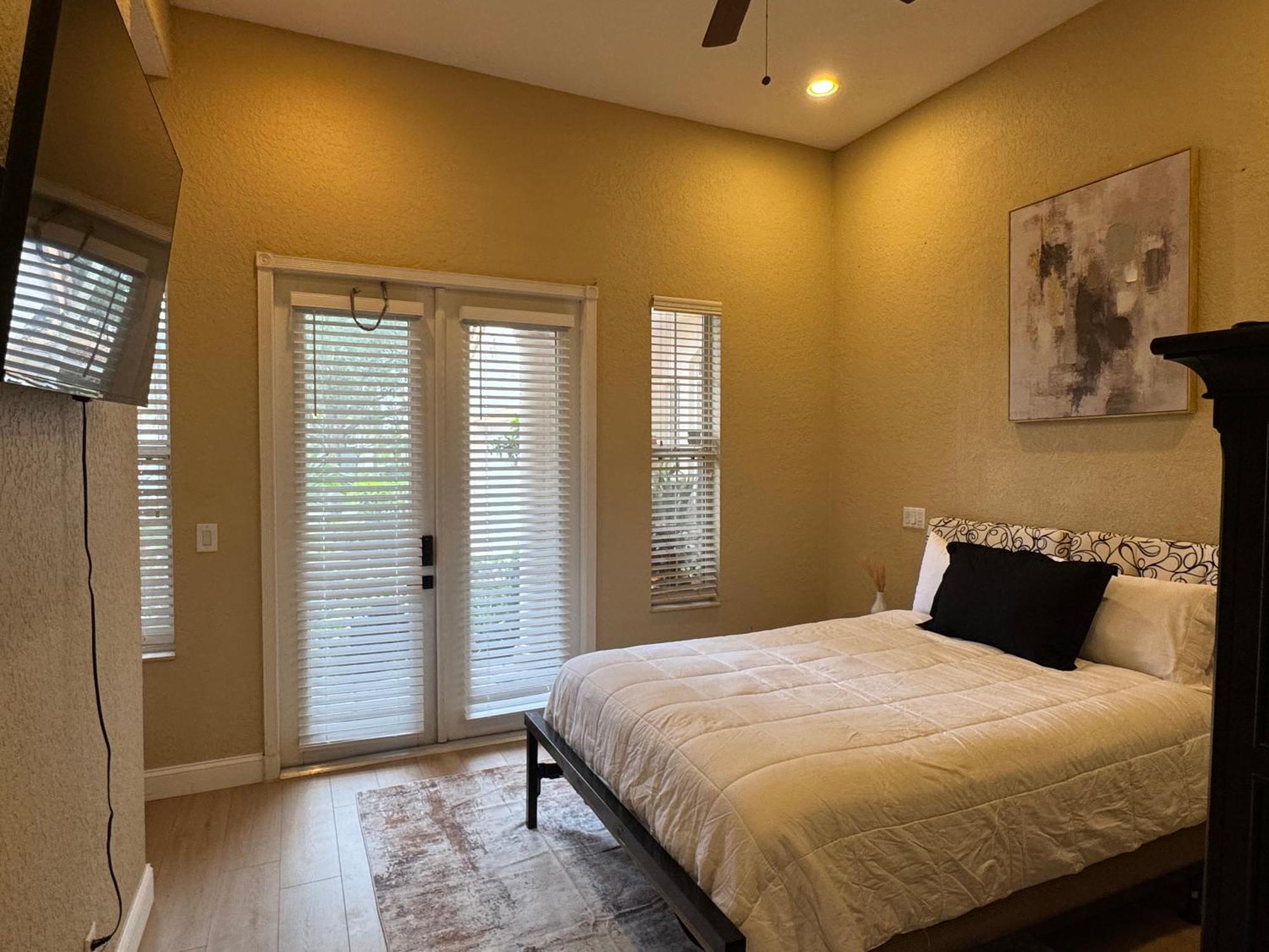 Homestay Cozy And Modern 1bed 1bath With Private Entrance *