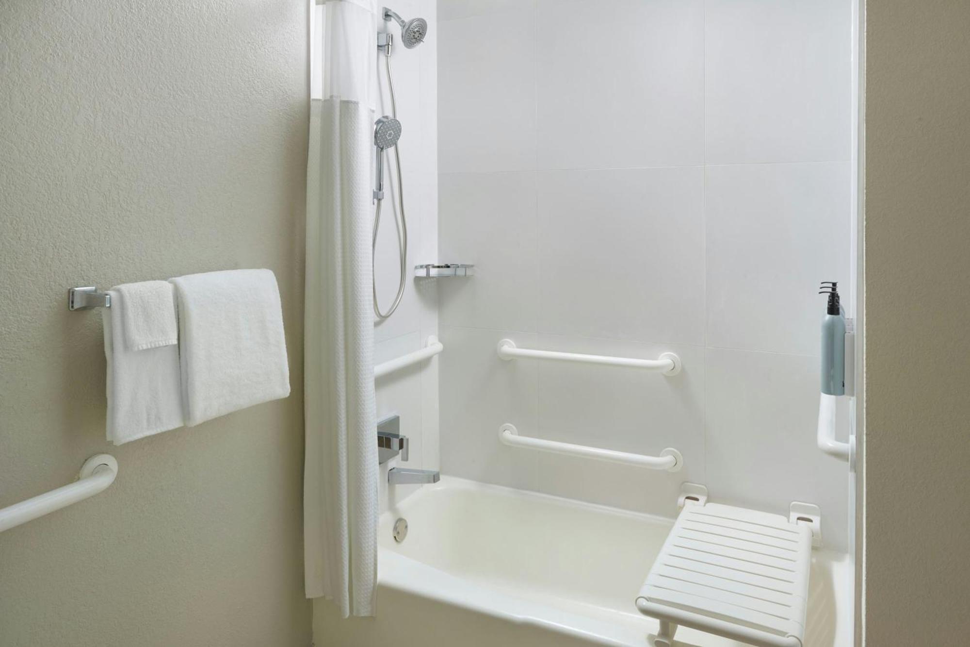 Courtyard By Marriott West Palm Hotel