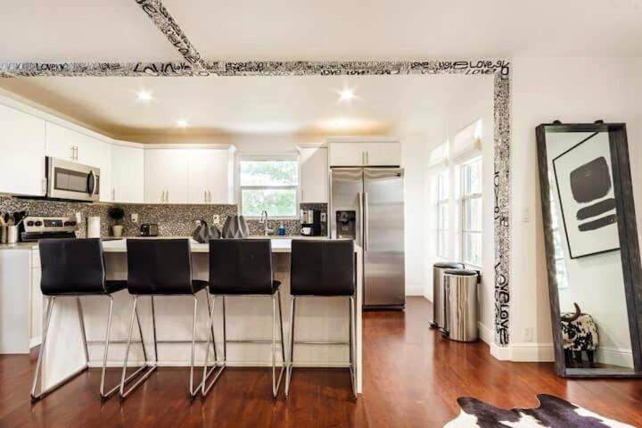 4bd 2ba - Black&white Artbnb - Southland Park Wpb Holiday home *
