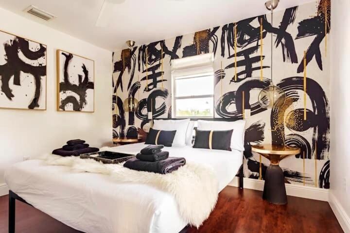 Holiday home 4bd 2ba - Black&white Artbnb - Southland Park Wpb