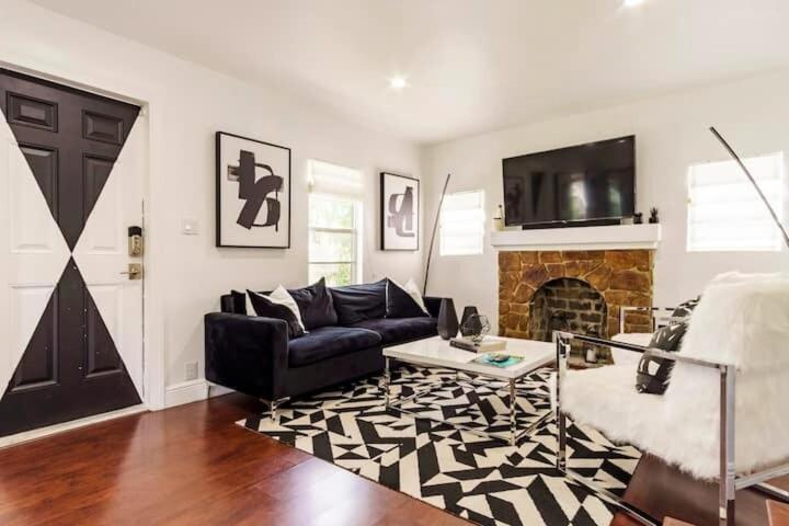 Holiday home 4bd 2ba - Black&white Artbnb - Southland Park Wpb