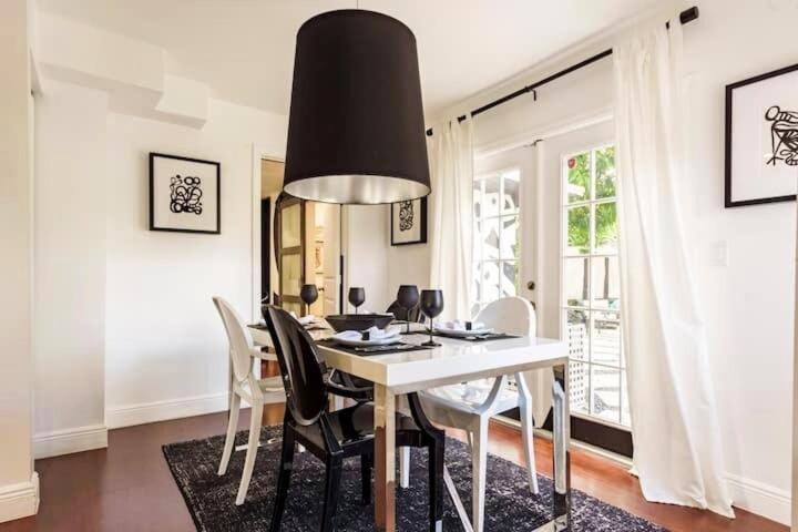 Holiday home 4bd 2ba - Black&white Artbnb - Southland Park Wpb *