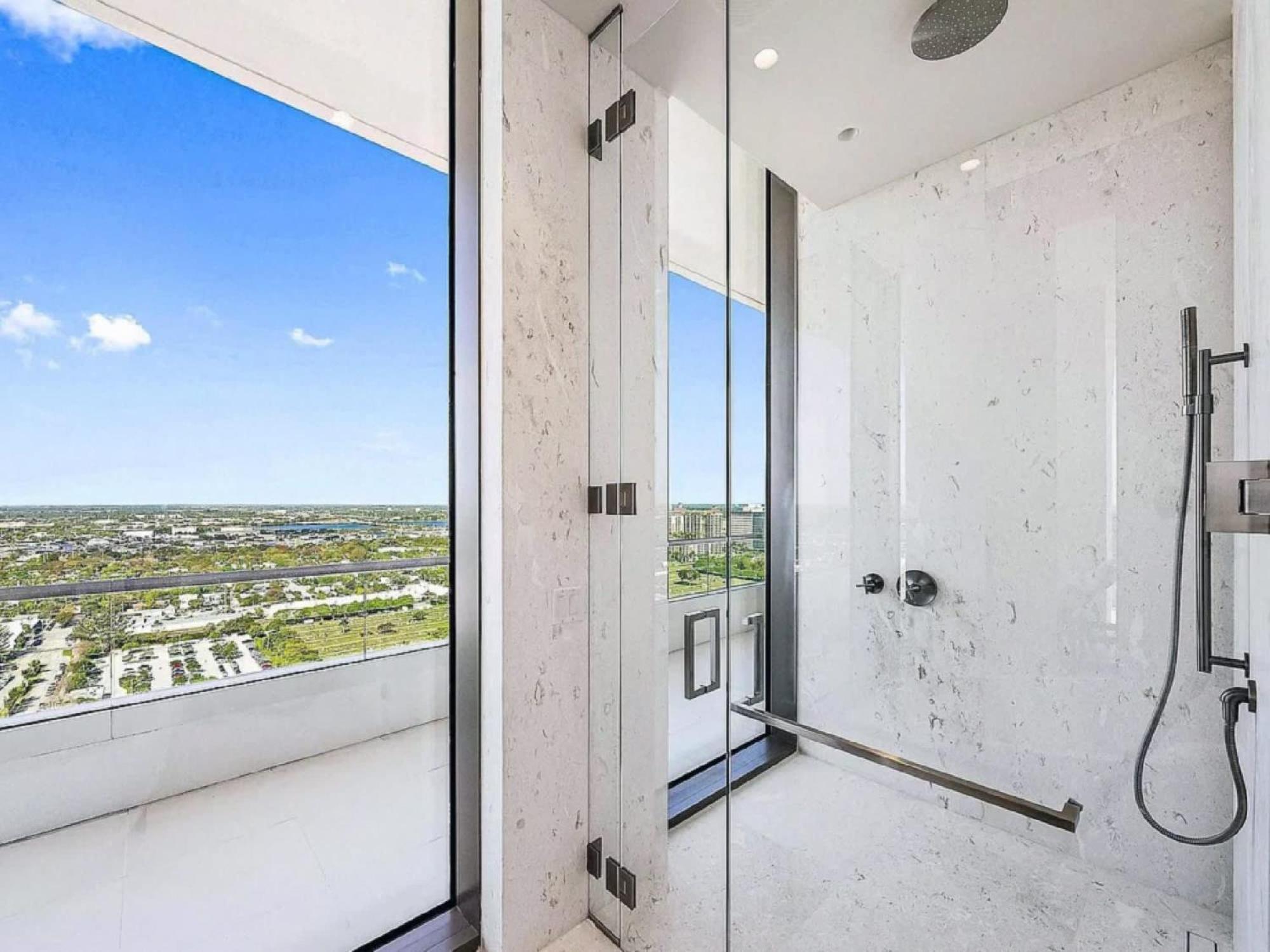 Penthouse With Panoramic Views In West Palm