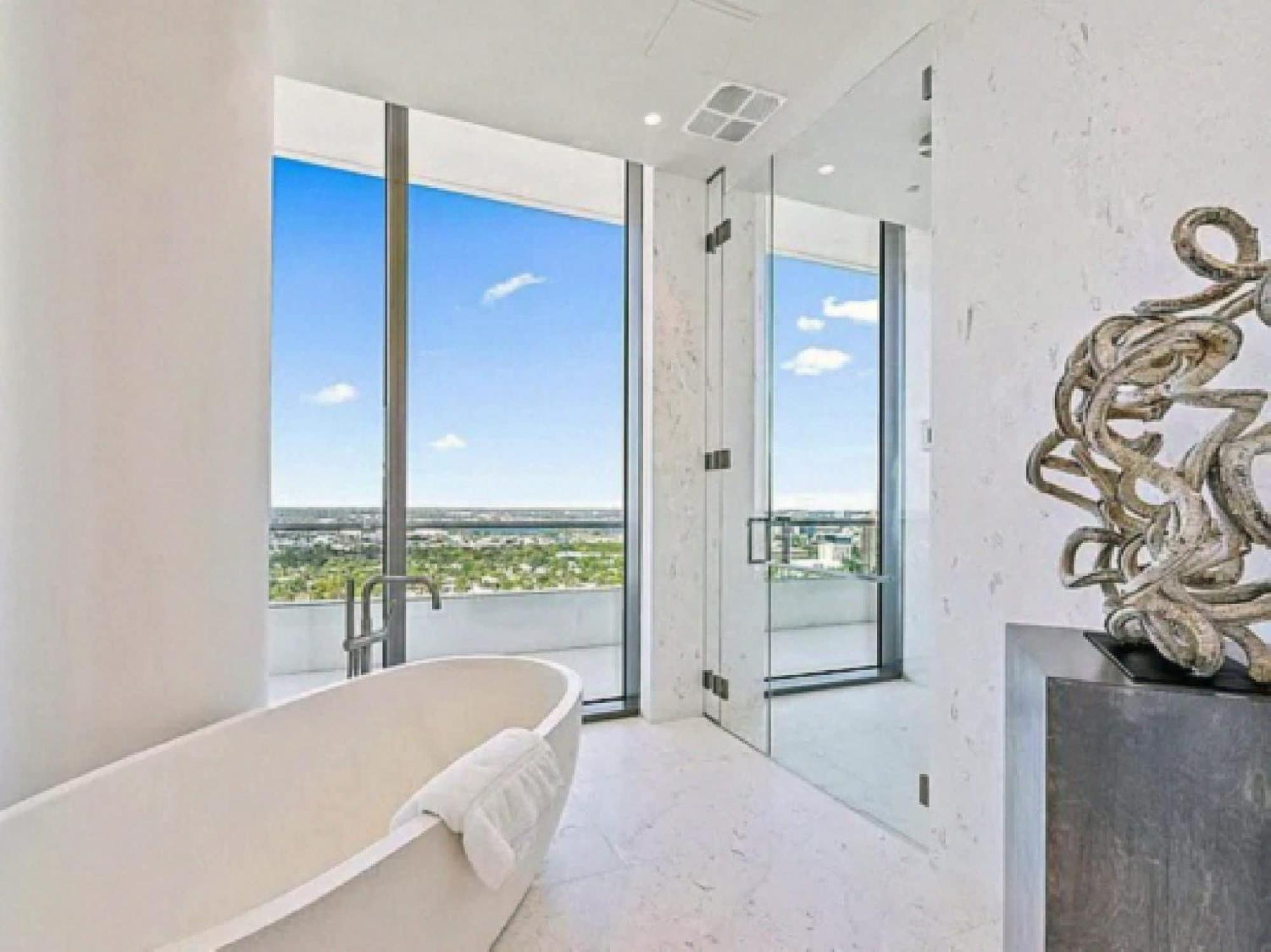 Penthouse With Panoramic Views In West Palm