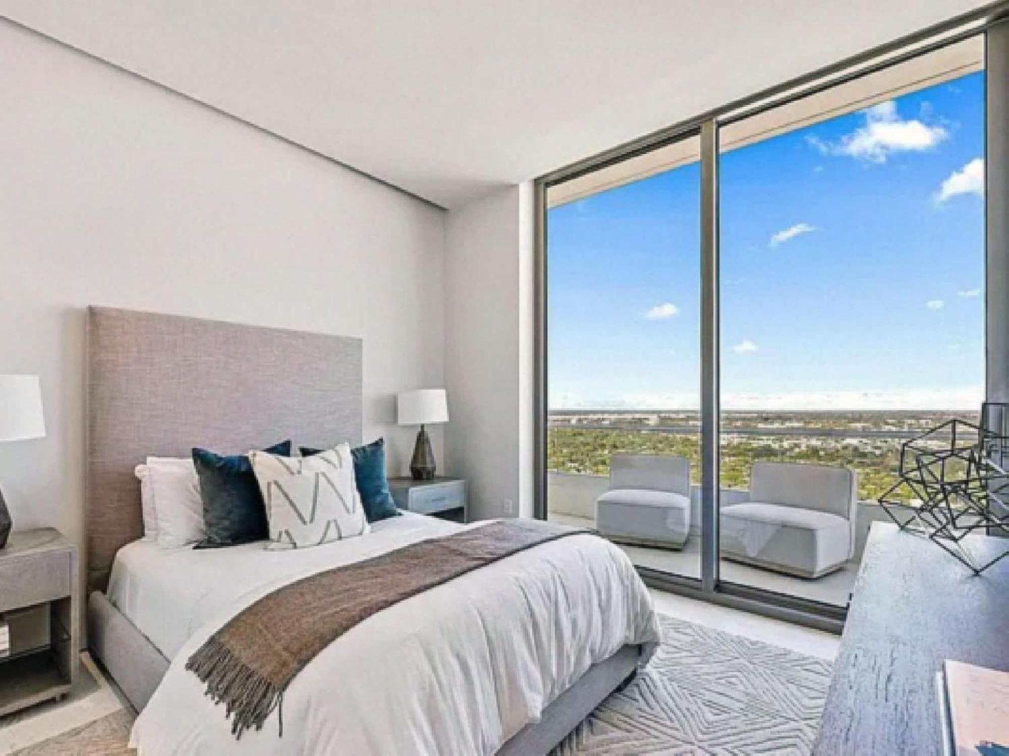 Penthouse With Panoramic Views In West Palm *