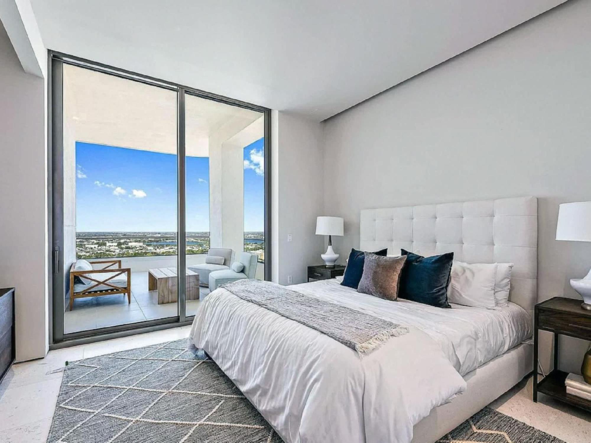 Penthouse With Panoramic Views In West Palm Apartment