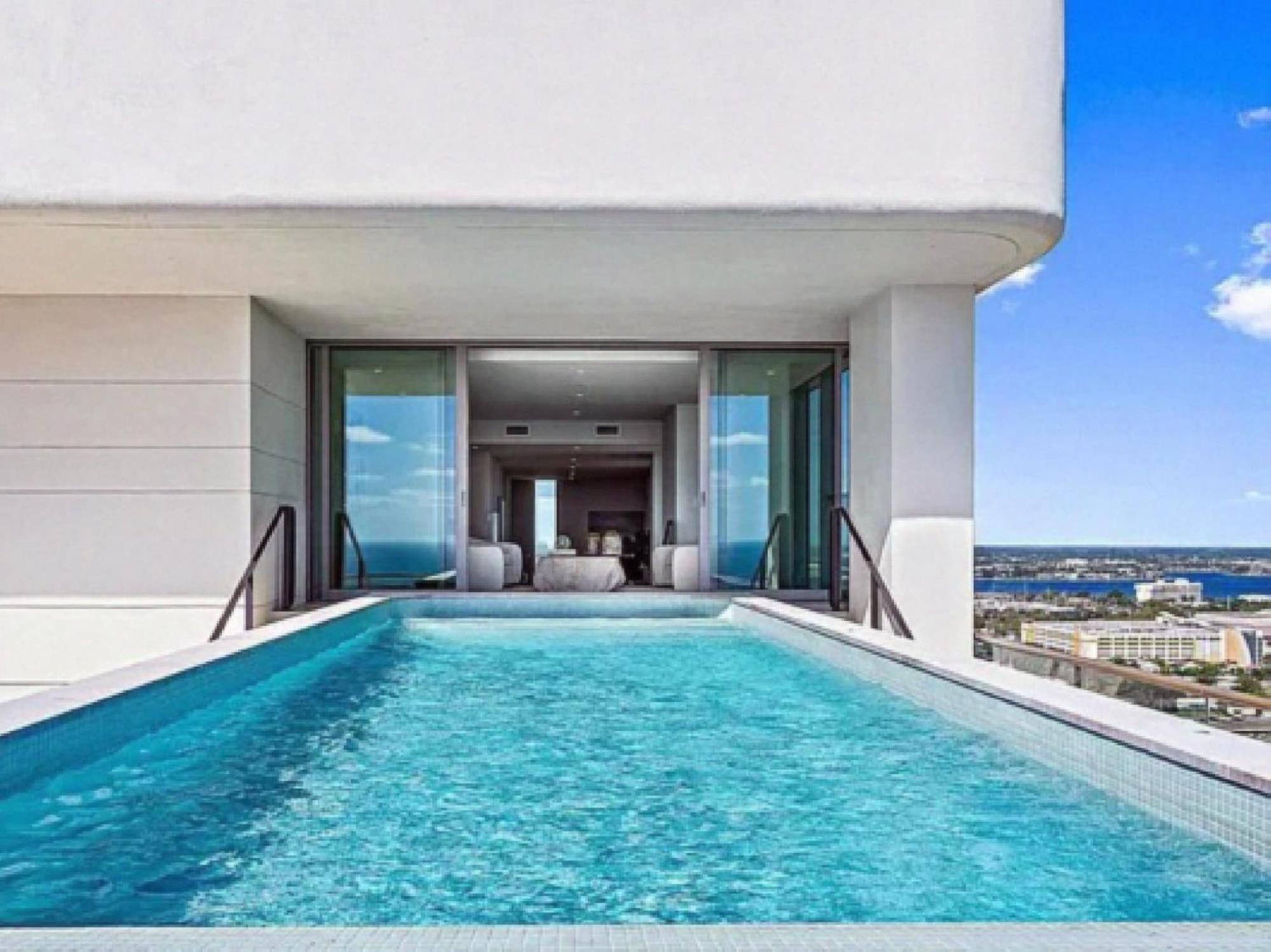 Penthouse With Panoramic Views In West Palm *