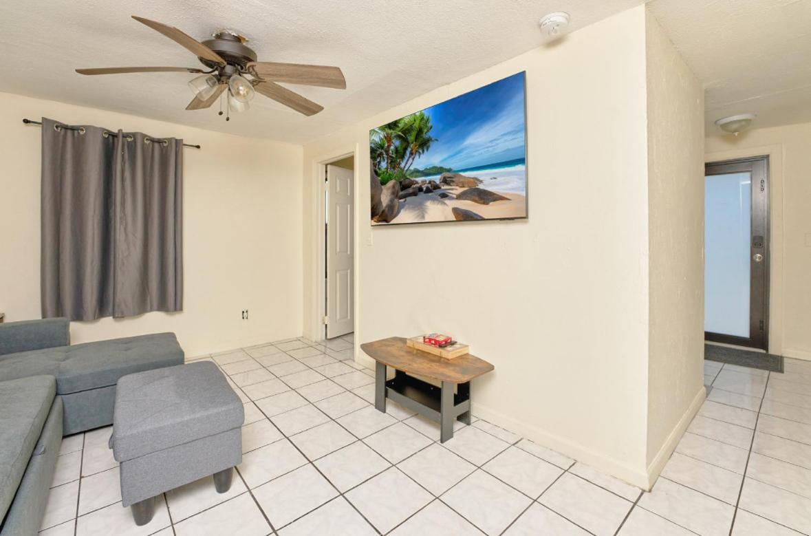 3 Bedrooms 1 Bathroom Entire Side House Villa West Palm Beach