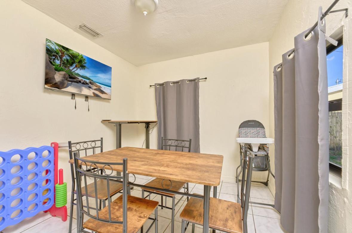 3 Bedrooms 1 Bathroom Entire Side House * West Palm Beach