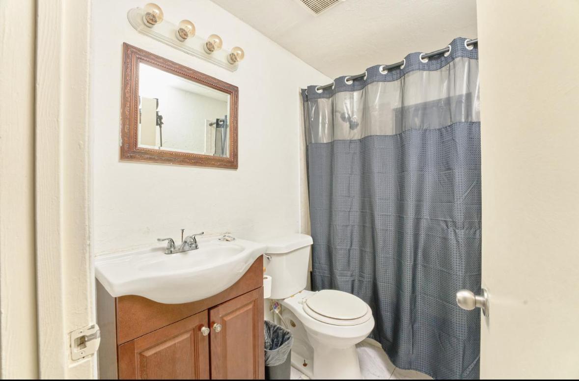 3 Bedrooms 1 Bathroom Entire Side House Villa *