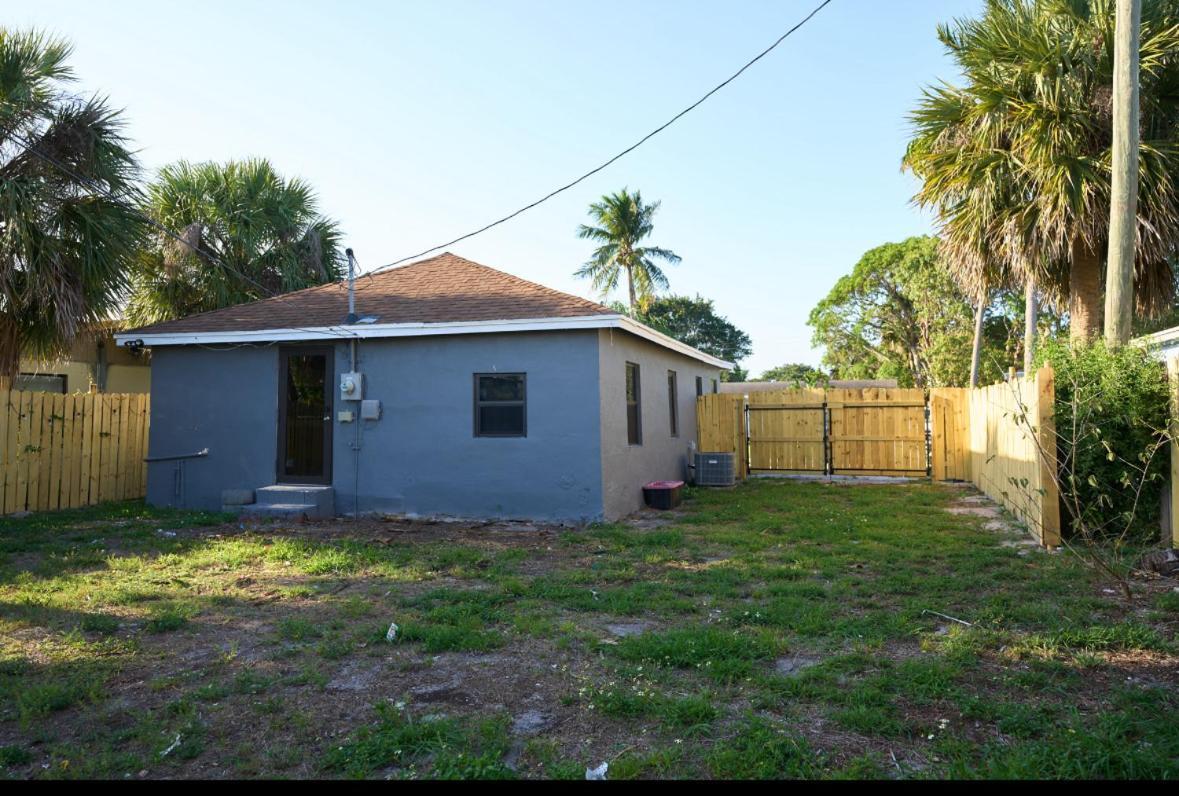 Villa 3 Bedrooms 1 Bathroom Entire Side House
