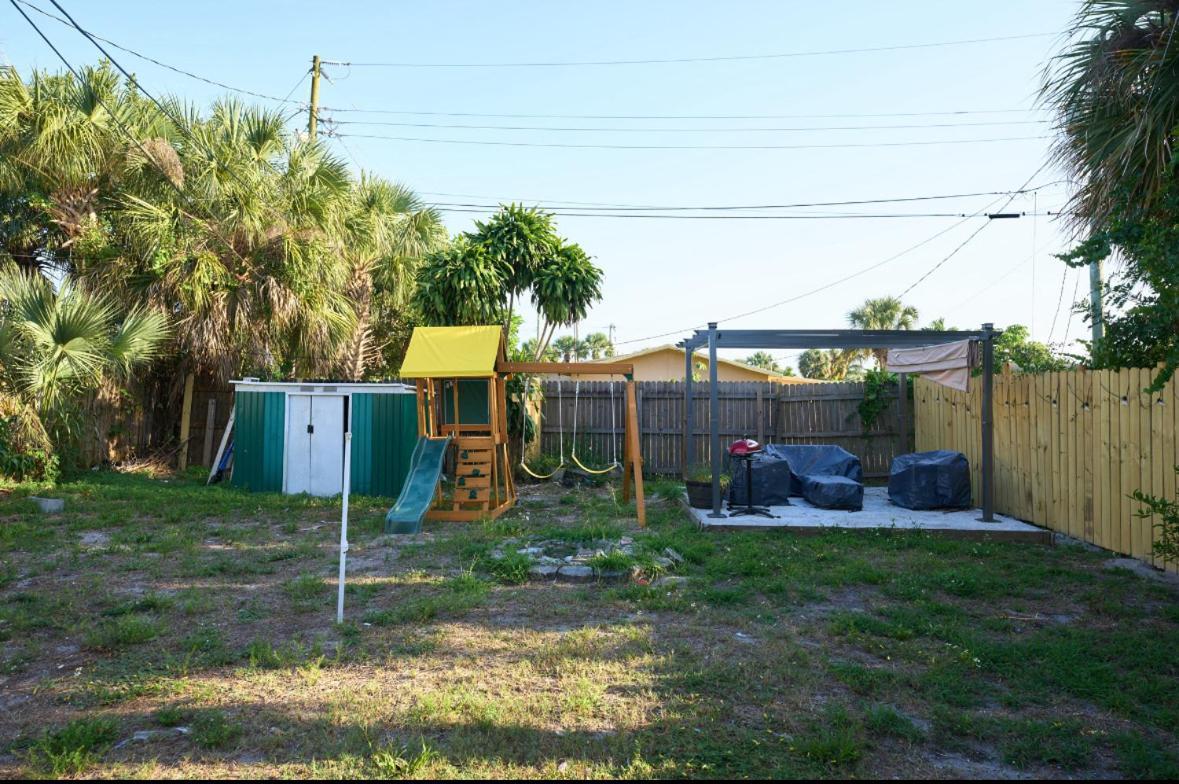 Villa 3 Bedrooms 1 Bathroom Entire Side House West Palm Beach