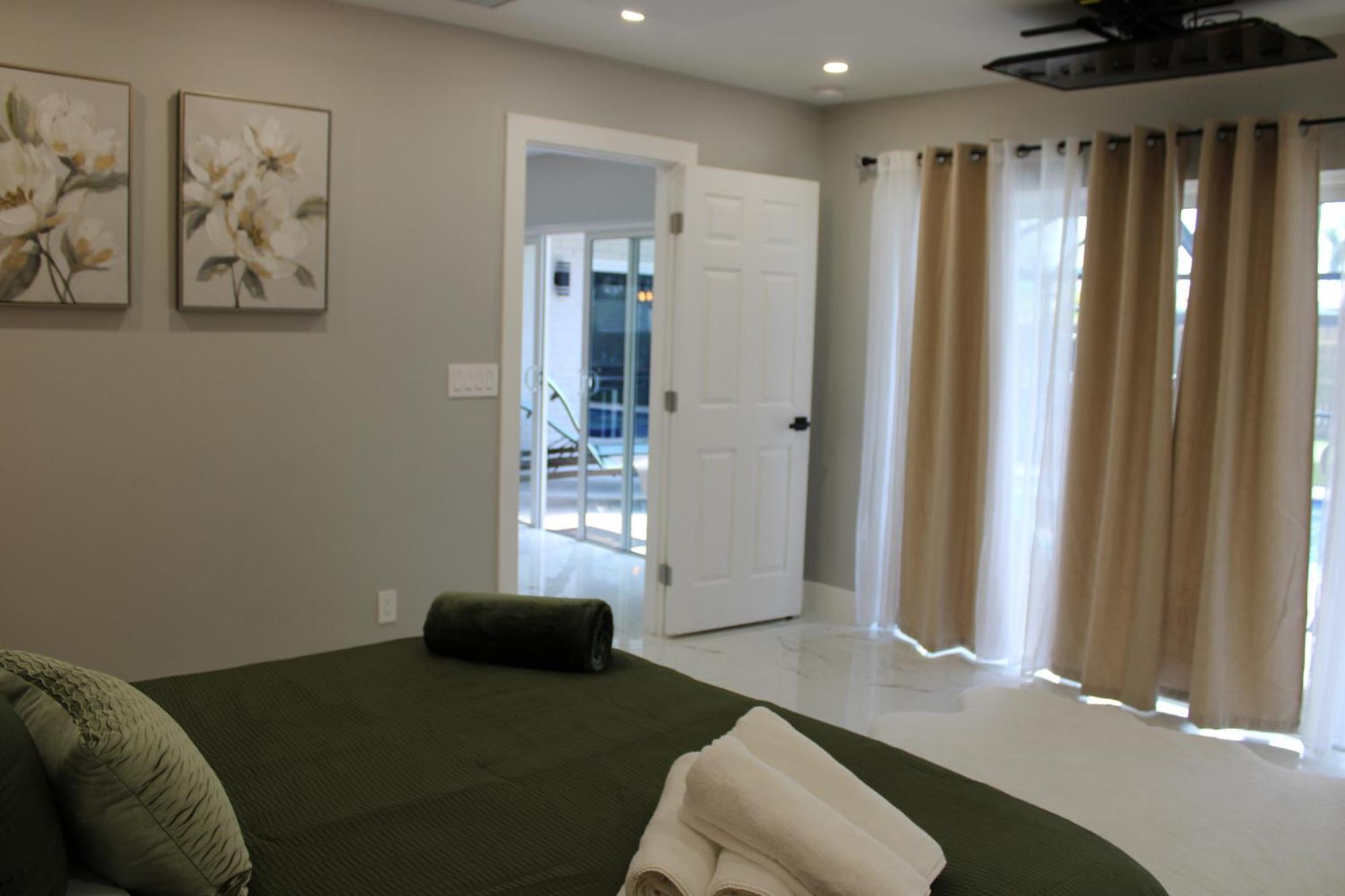 Tropical Luxury Paradise - Fully Renovated In Wpb Villa