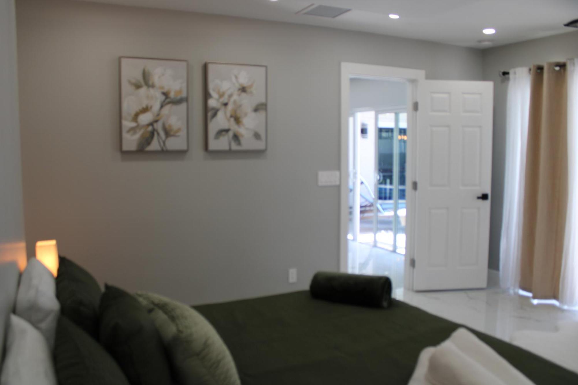 Tropical Luxury Paradise - Fully Renovated In Wpb Villa