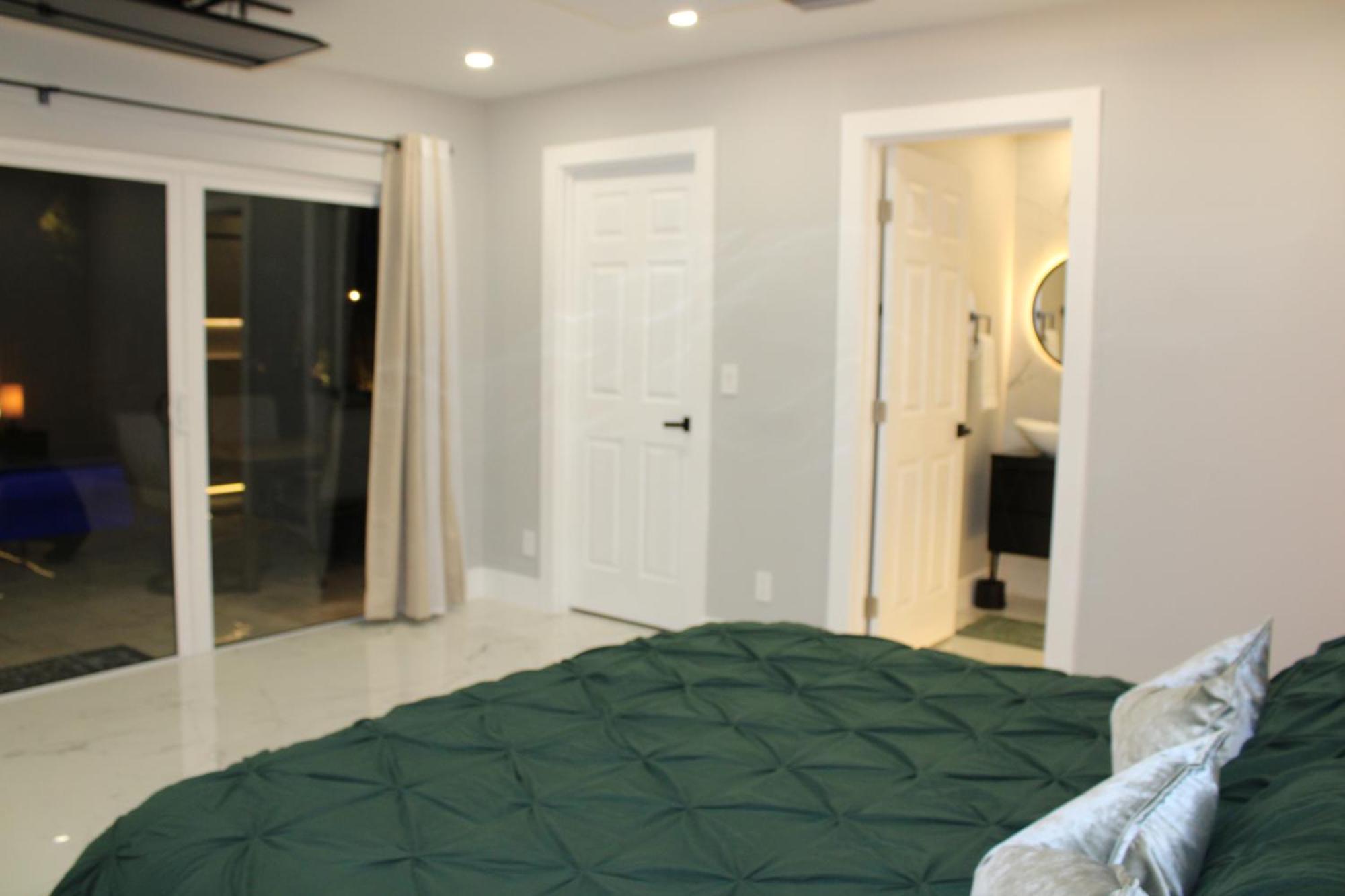 Tropical Luxury Paradise - Fully Renovated In Wpb