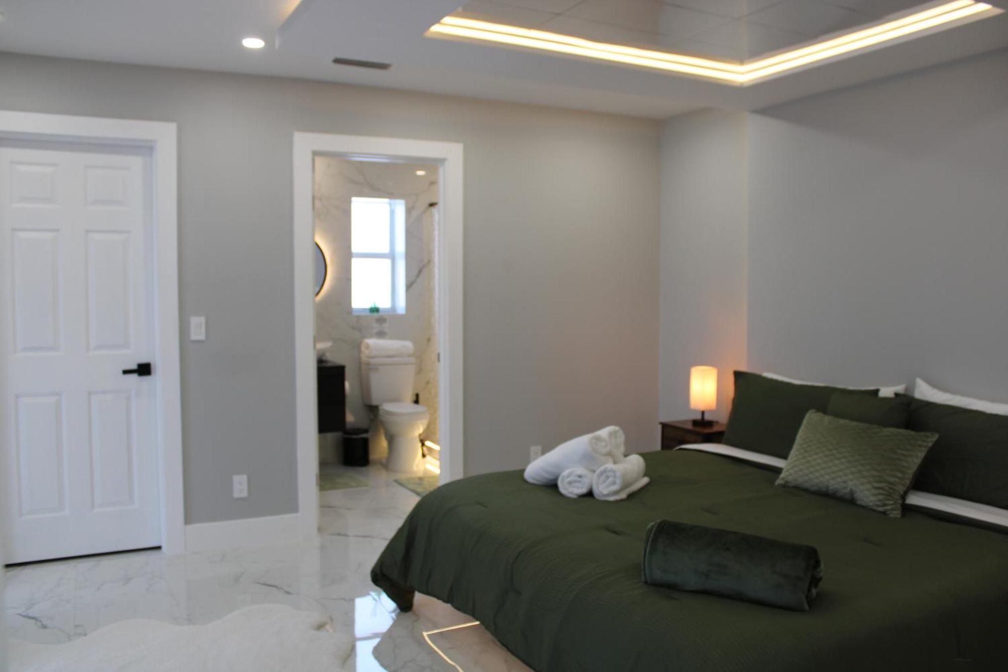Villa Tropical Luxury Paradise - Fully Renovated In Wpb