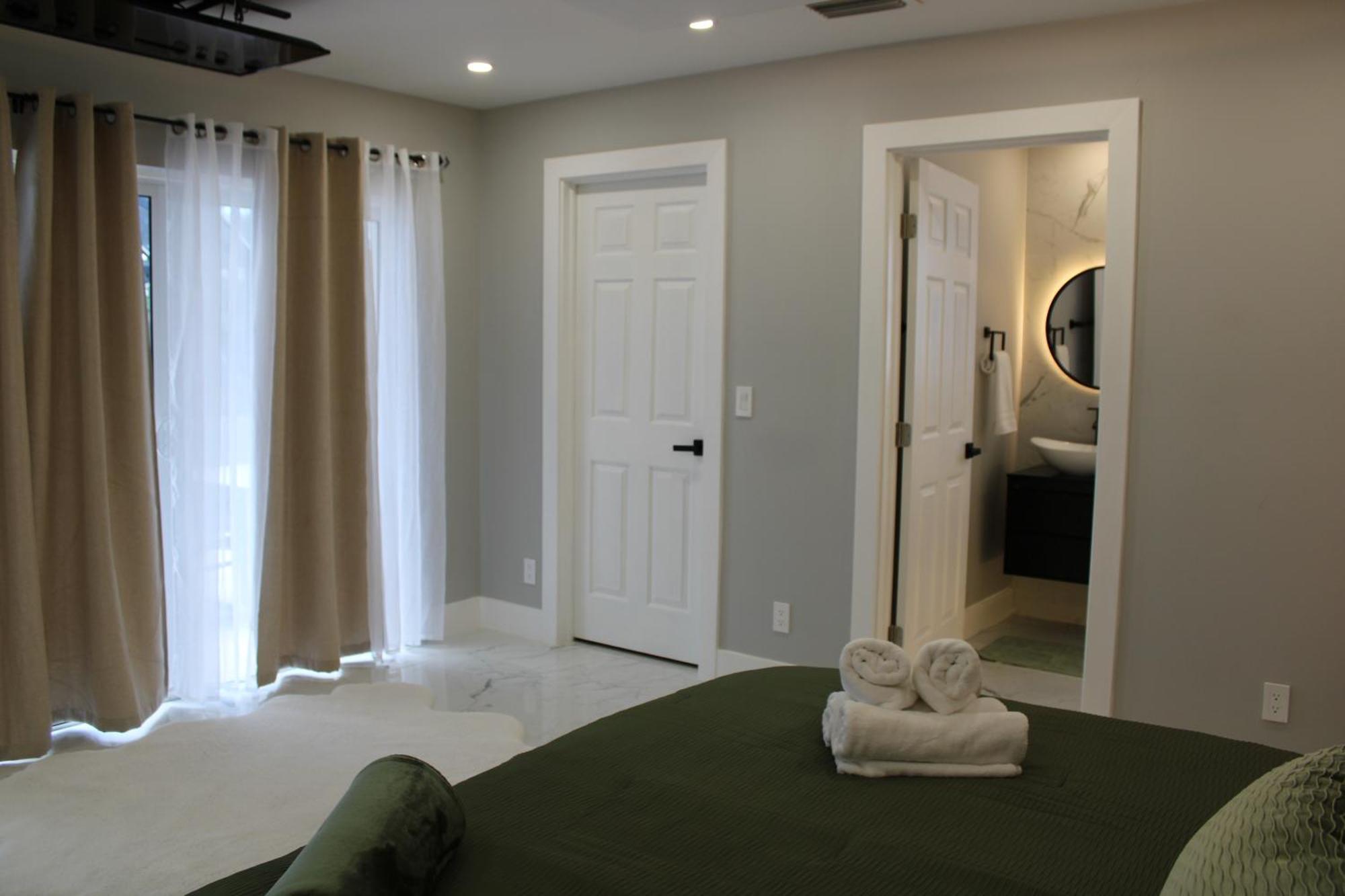 Villa Tropical Luxury Paradise - Fully Renovated In Wpb