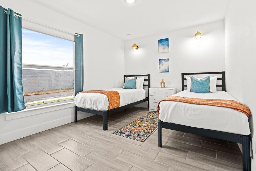 Bright & Spacious 3Br Close To Beaches Holiday home *