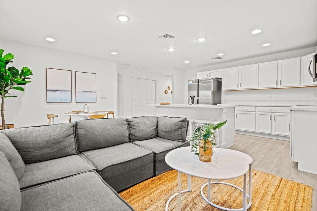 Bright & Spacious 3Br Close To Beaches *