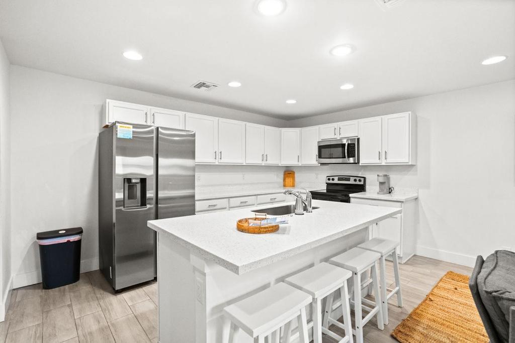 Bright & Spacious 3Br Close To Beaches Holiday home West Palm Beach