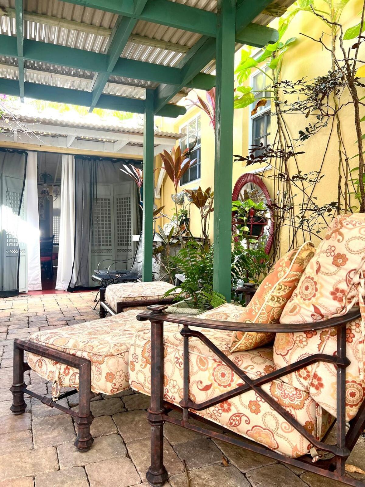 Tango Mango House With Private Hot Tub Holiday home
