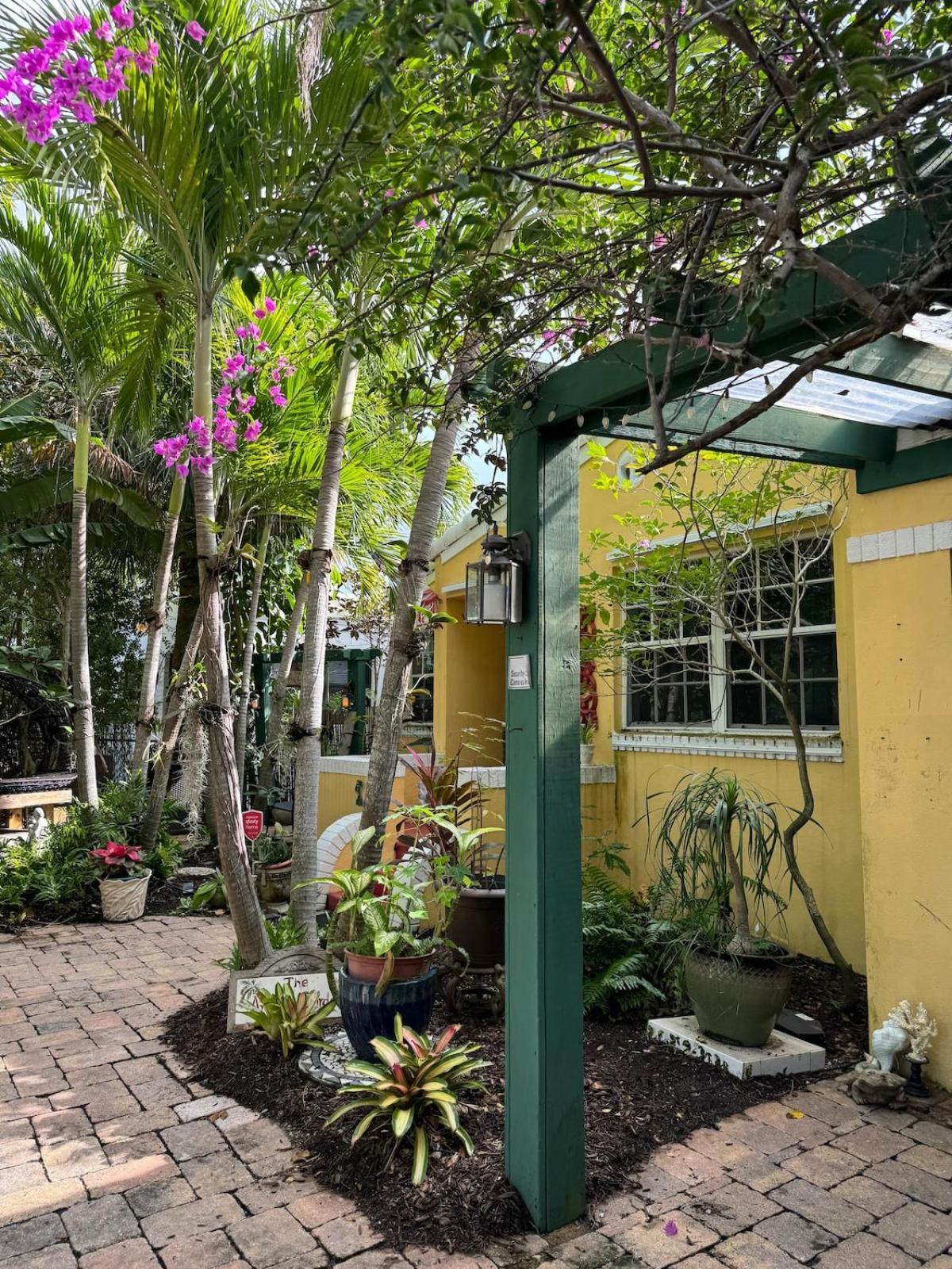 Tango Mango House With Private Hot Tub Holiday home West Palm Beach