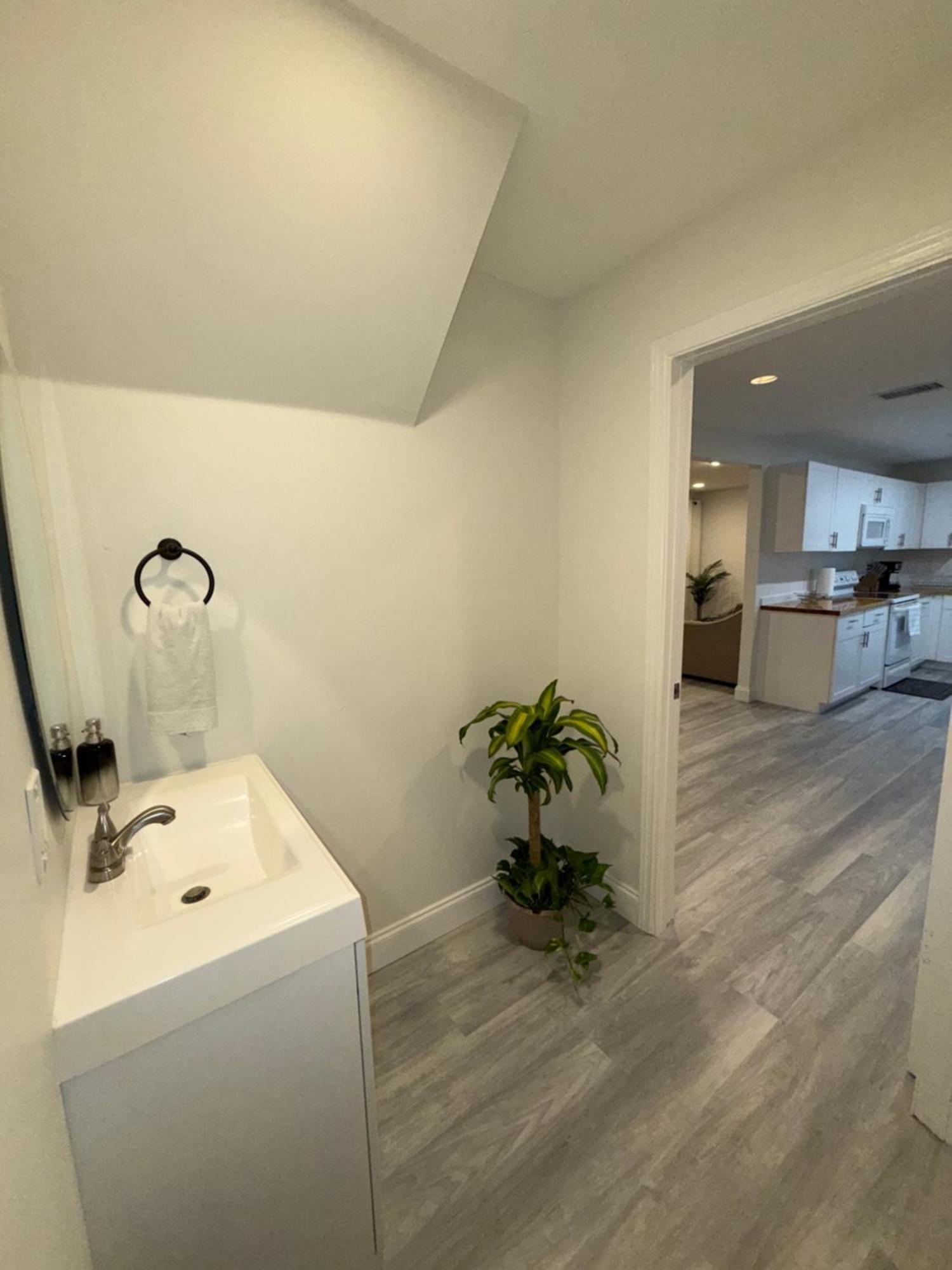 West Palm 2br Or 1br Holiday home West Palm Beach
