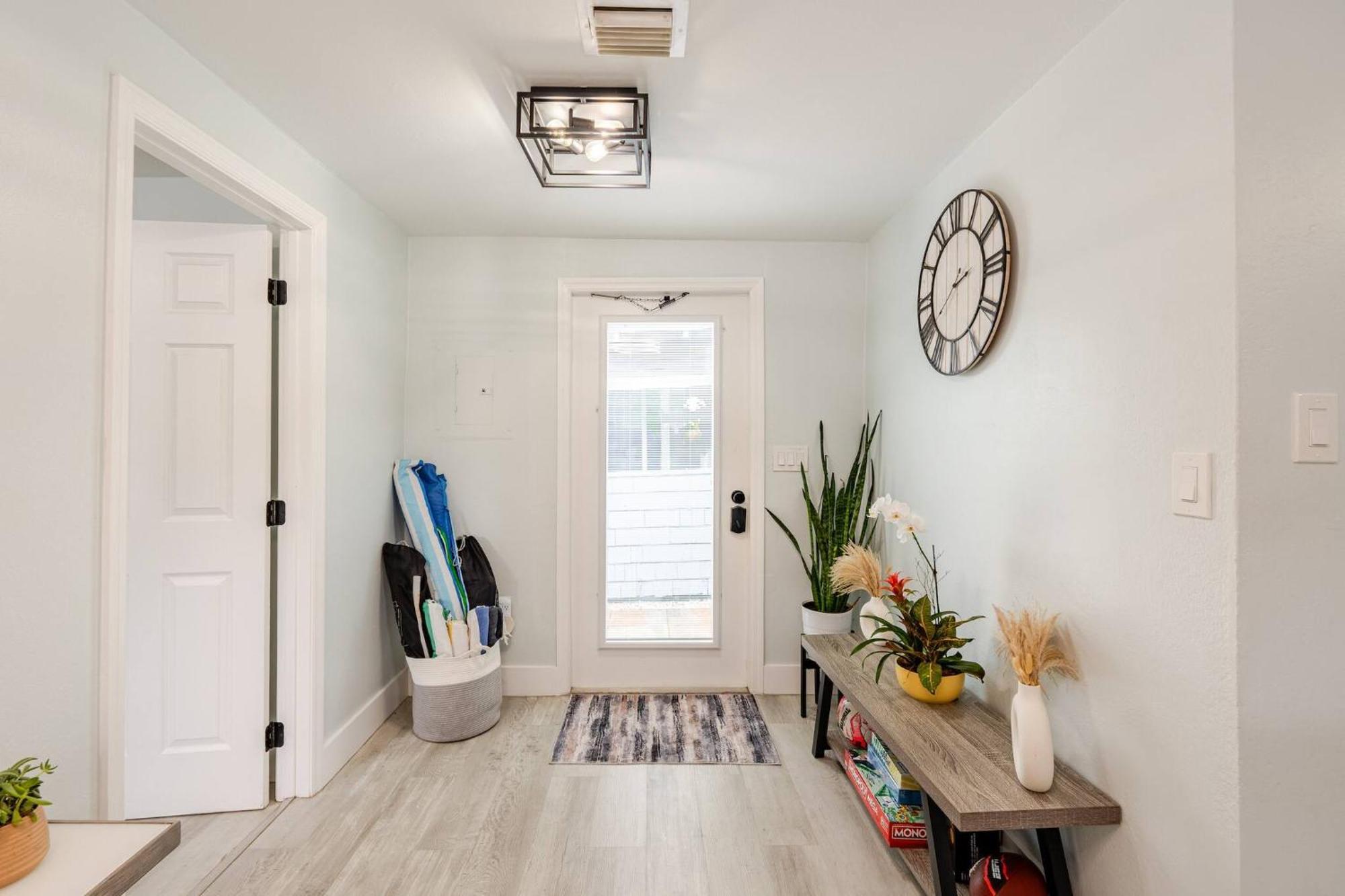 Stylish Retreat, Hot Tub, Bikes, West Palm Beach