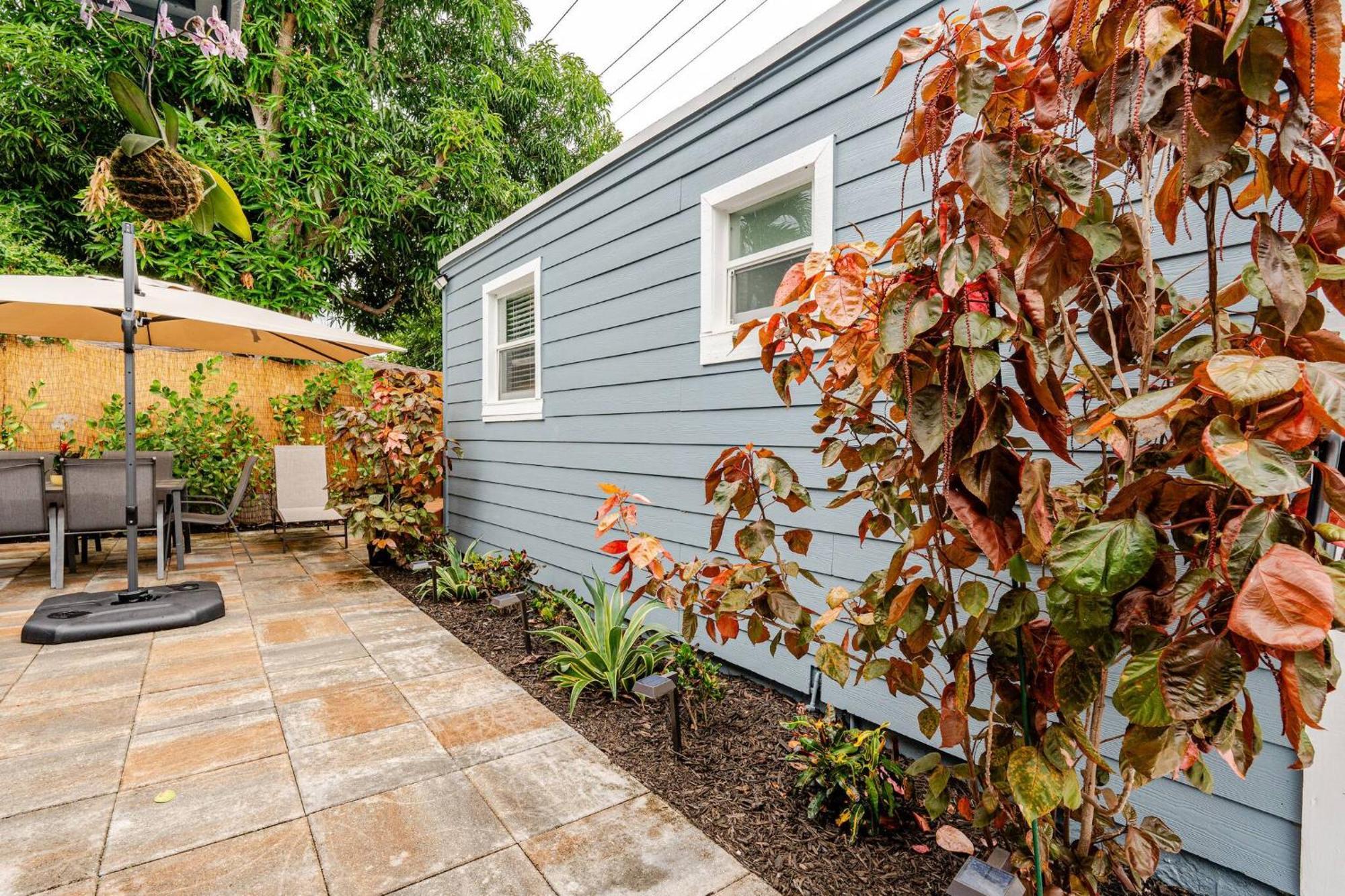 Stylish Retreat, Hot Tub, Bikes, West Palm Beach