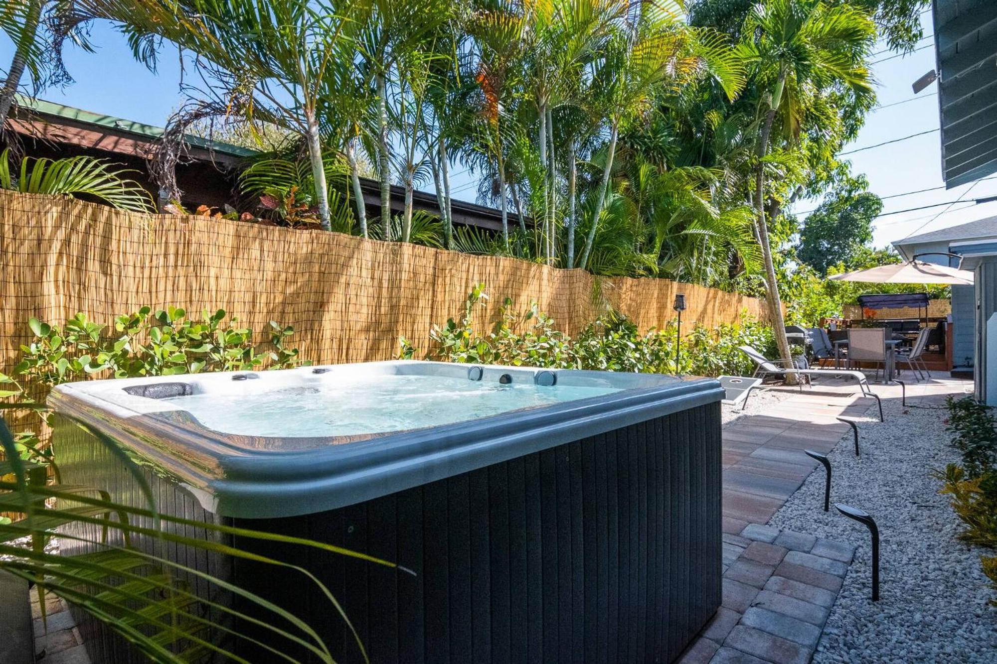 Stylish Retreat, Hot Tub, Bikes, *
