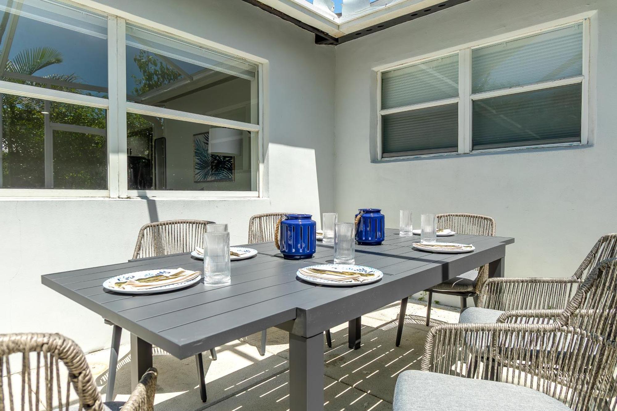 Casa de férias West Palm Elegant 5br With Hot Tub And Fire Pit Near *