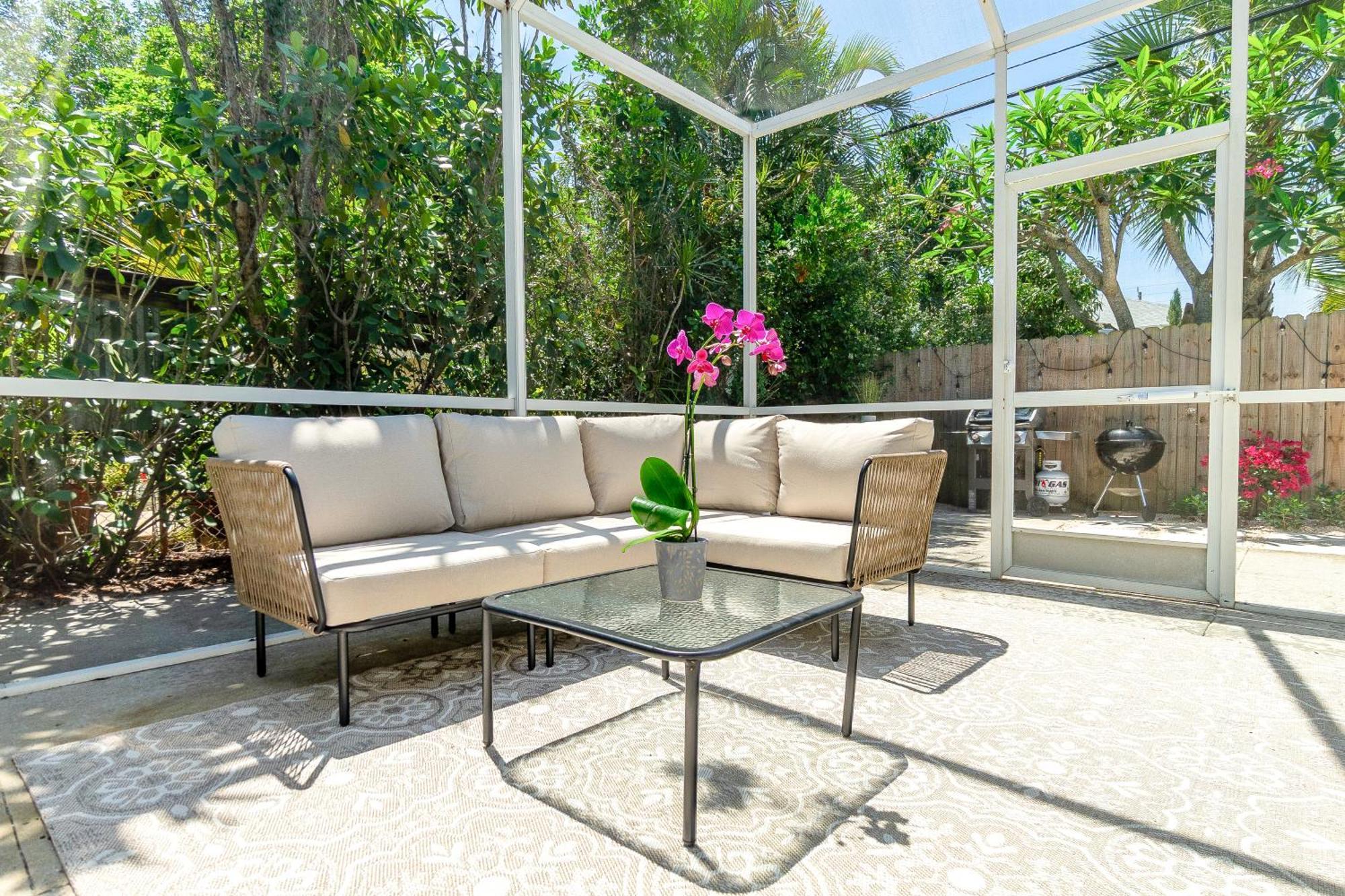 Casa de férias West Palm Elegant 5br With Hot Tub And Fire Pit Near