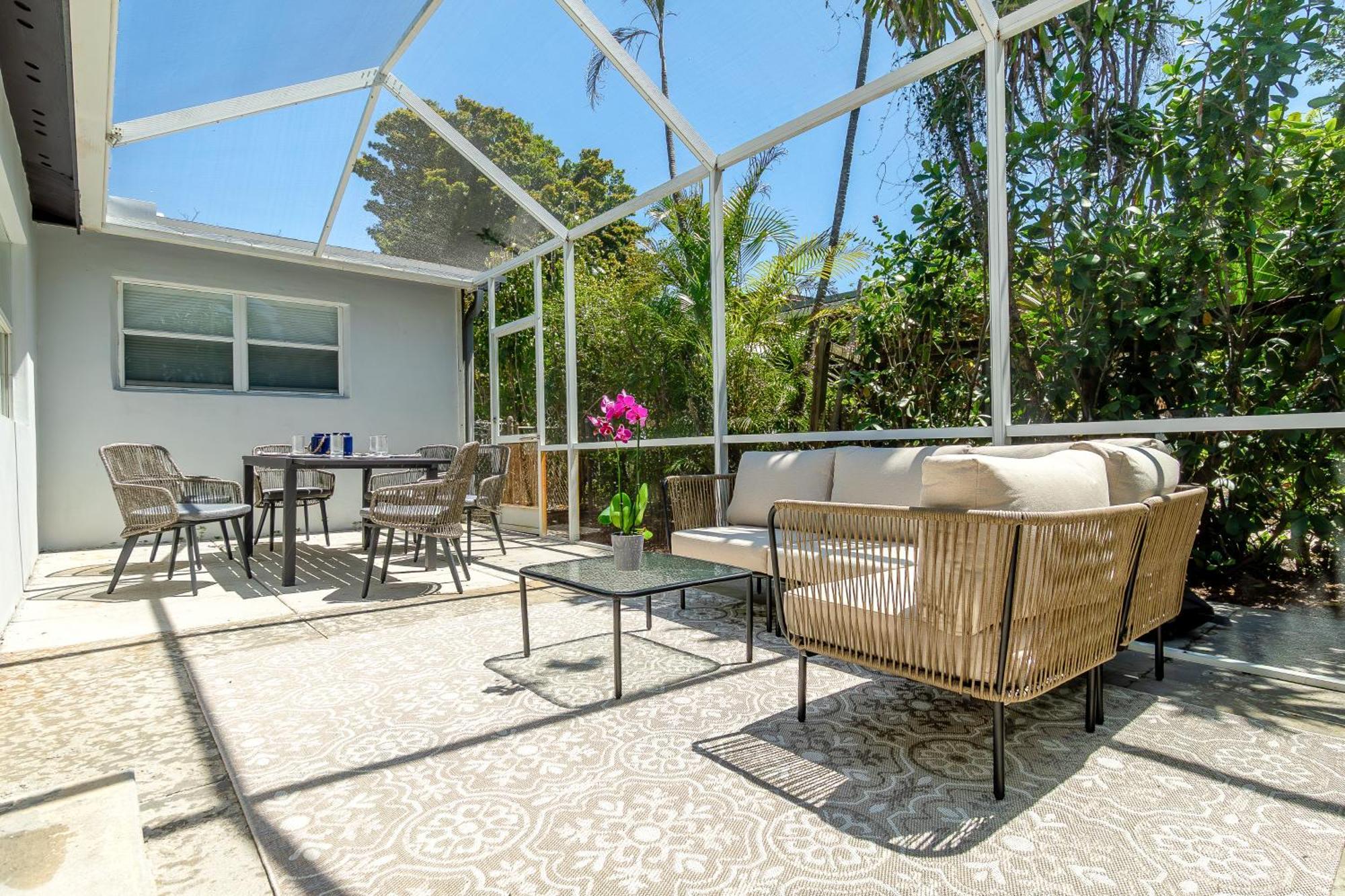 West Palm Elegant 5br With Hot Tub And Fire Pit Near Casa de férias West Palm Beach