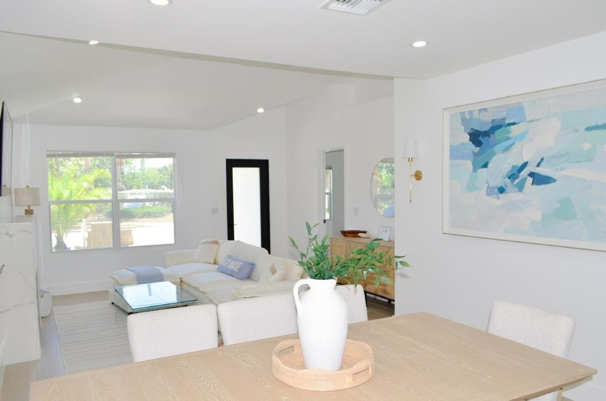 Coastal Crew Retreat - Sleeps 12