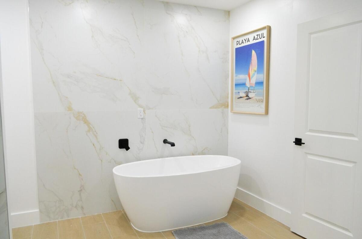 Coastal Crew Retreat - Sleeps 12 Holiday home *