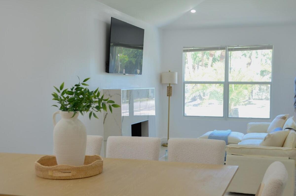 Coastal Crew Retreat - Sleeps 12 Holiday home