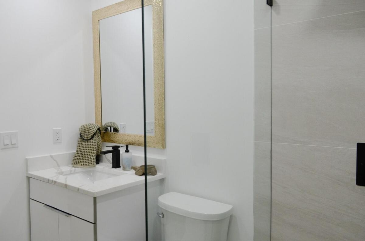 Coastal Crew Retreat - Sleeps 12 *
